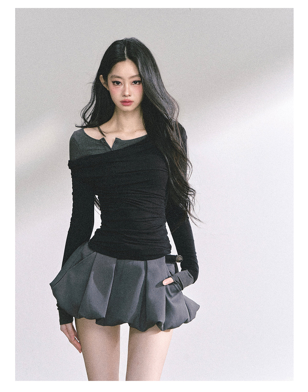 少也眼 "Seoul Toccata" Layered Off-Shoulder Long Sleeve Tee - Black-Gray 2536486