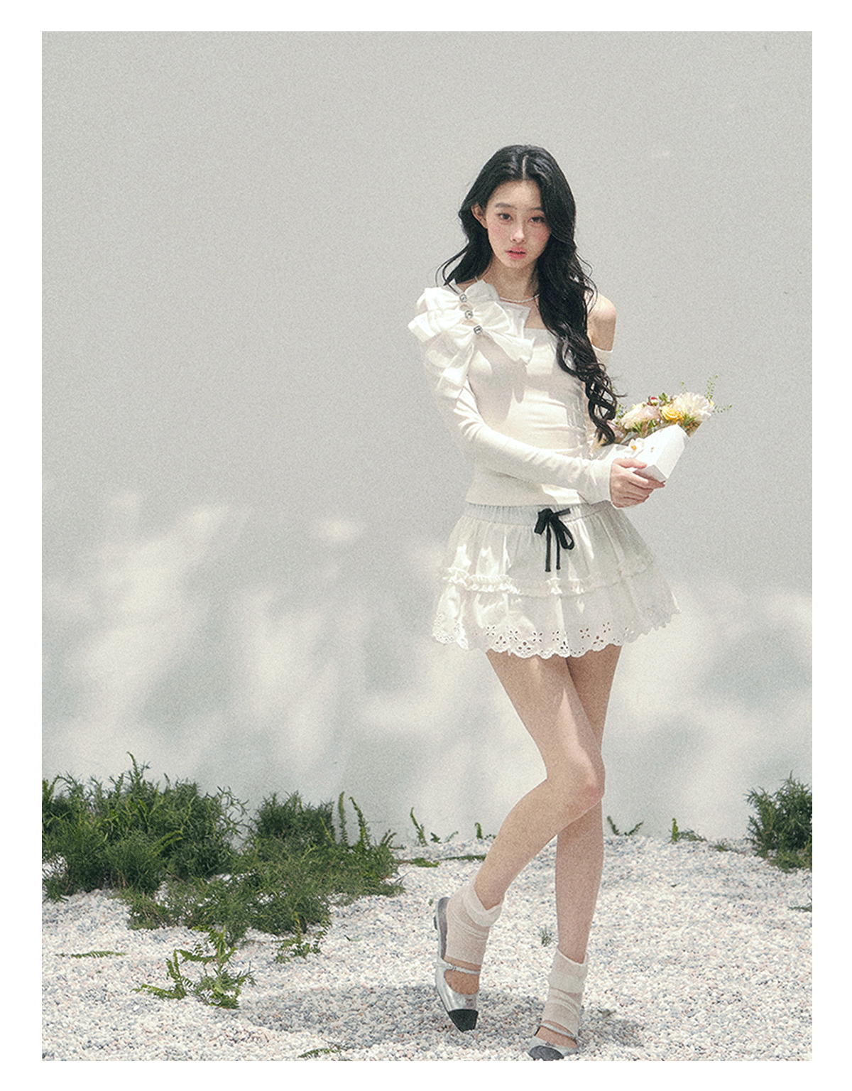 少也眼 "Morning Mist Shoulder" Bow Off-Shoulder T-Shirt in Cloud White 52742574