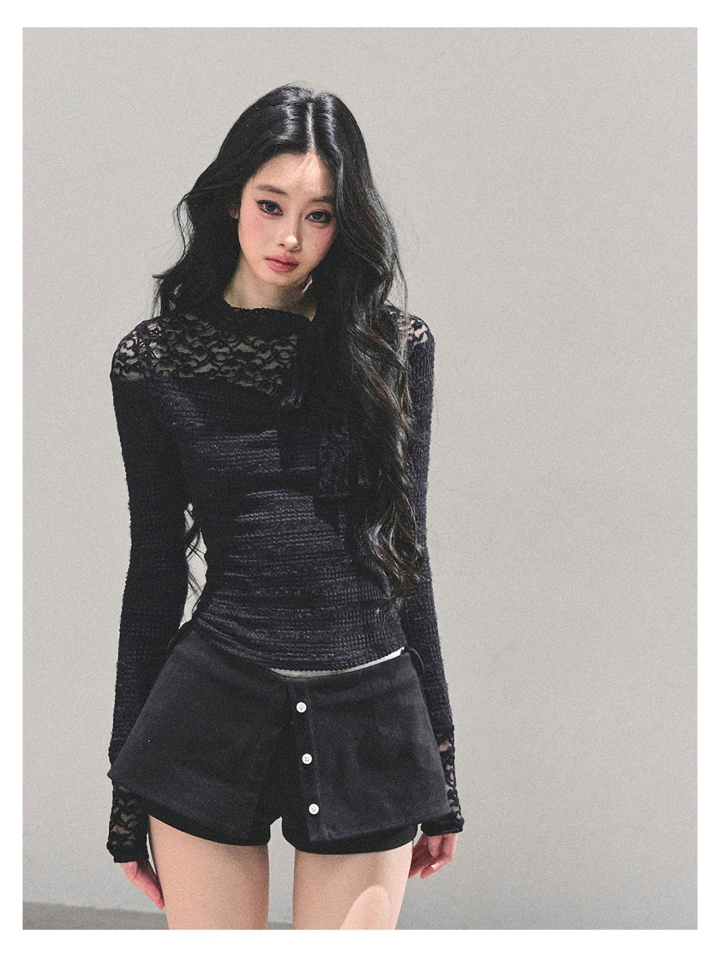 少也眼 “Monochrome Whispers" Lace Long-Sleeve Top - Black