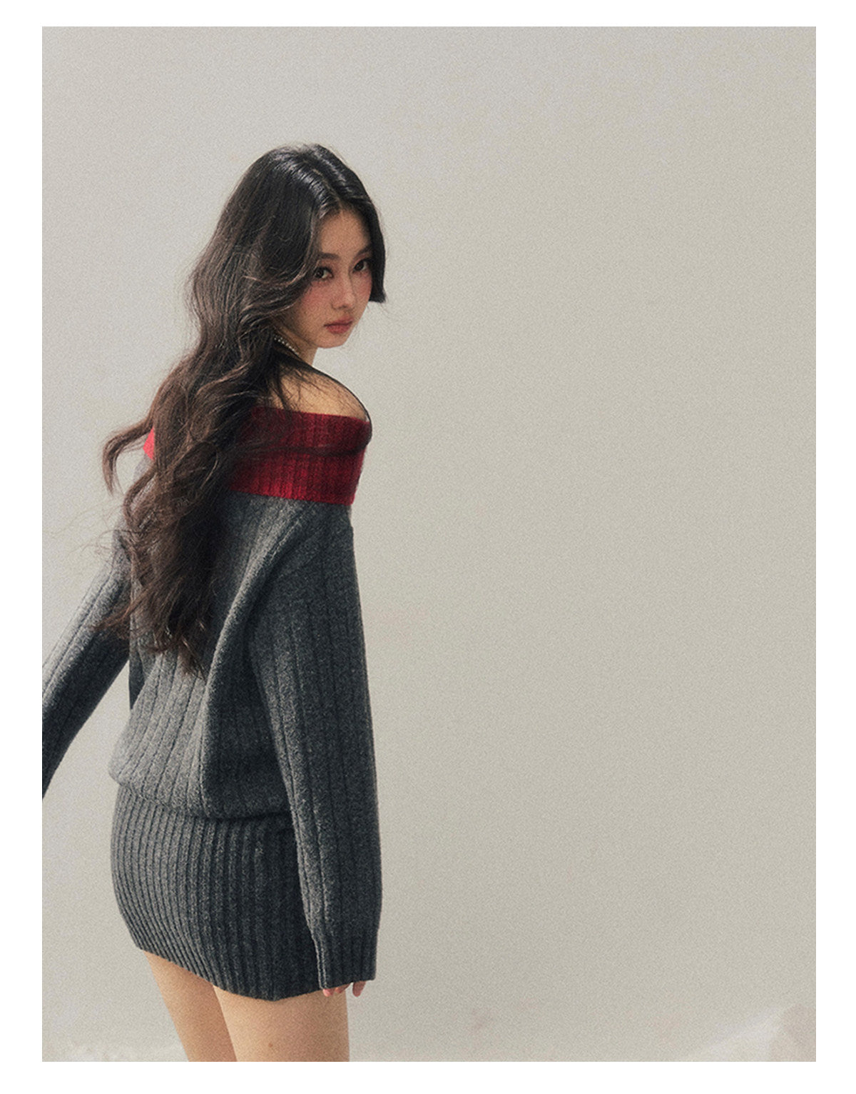少也眼 "Snowbound Memories" Off-Shoulder Color-Block Knit Mini Dress