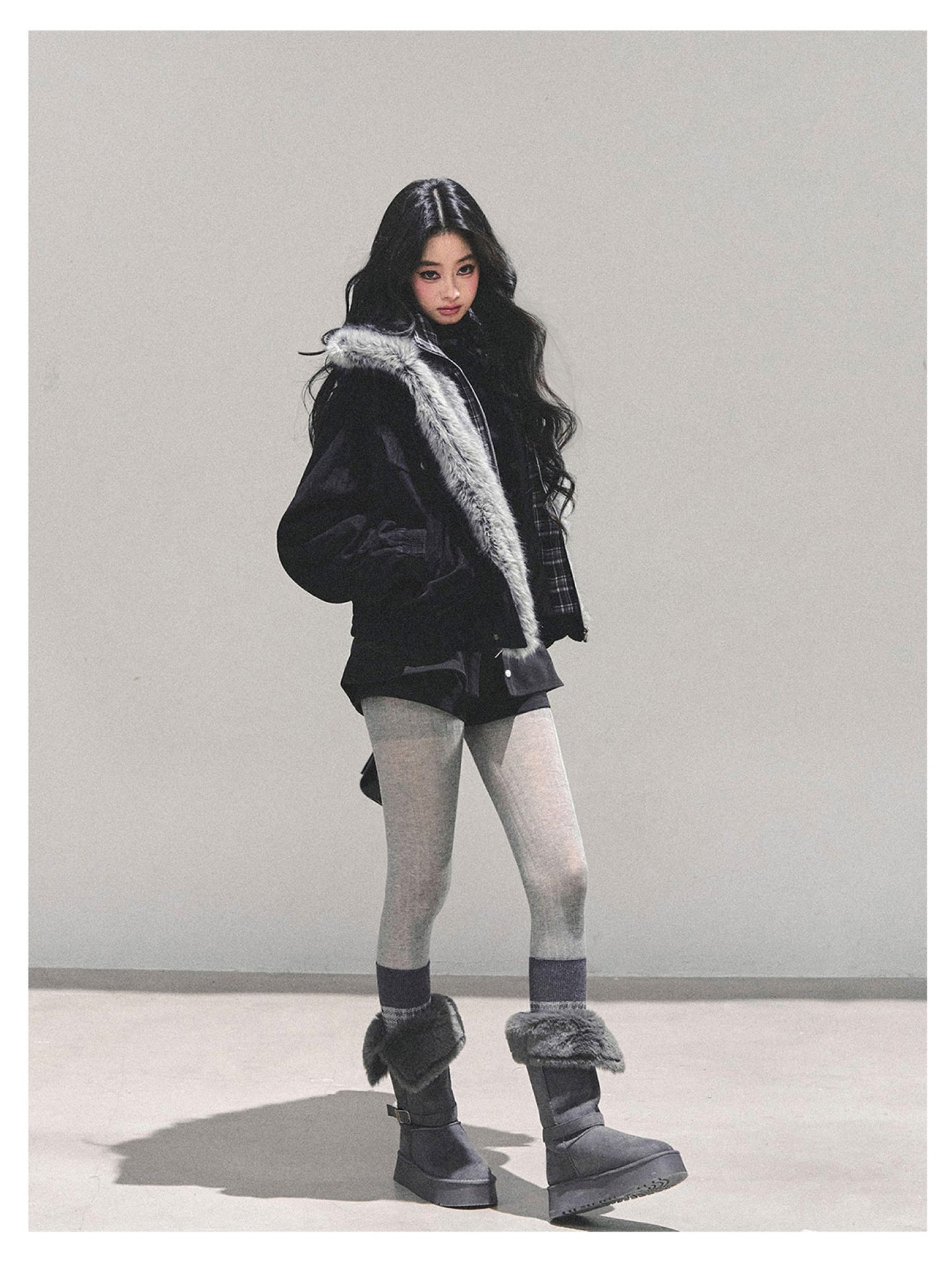 少也眼 "Endless Freedom" Detachable Faux Fur Layered Black Jacket