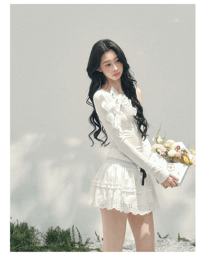 少也眼 "Morning Mist Shoulder" Bow Off-Shoulder T-Shirt in Cloud White 52742574