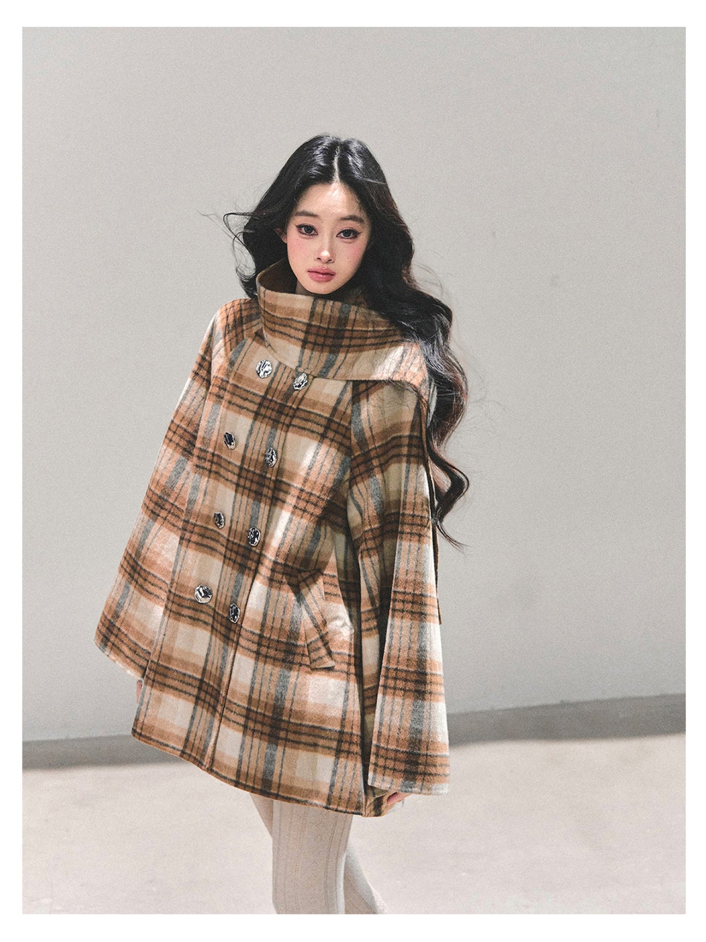 少也眼 “Whispered Plaids" High-Neck Woolen Coat