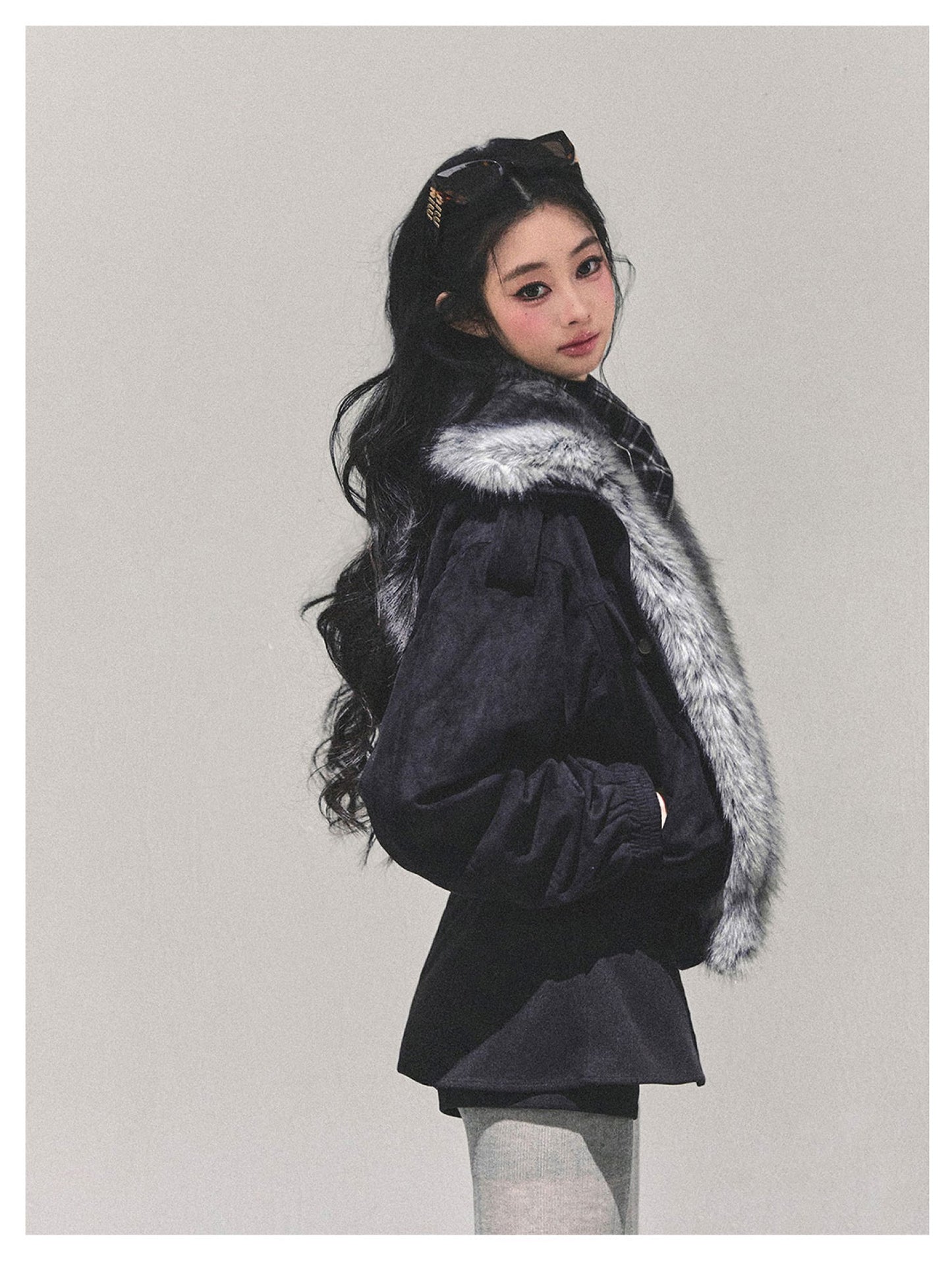 少也眼 "Endless Freedom" Detachable Faux Fur Layered Black Jacket