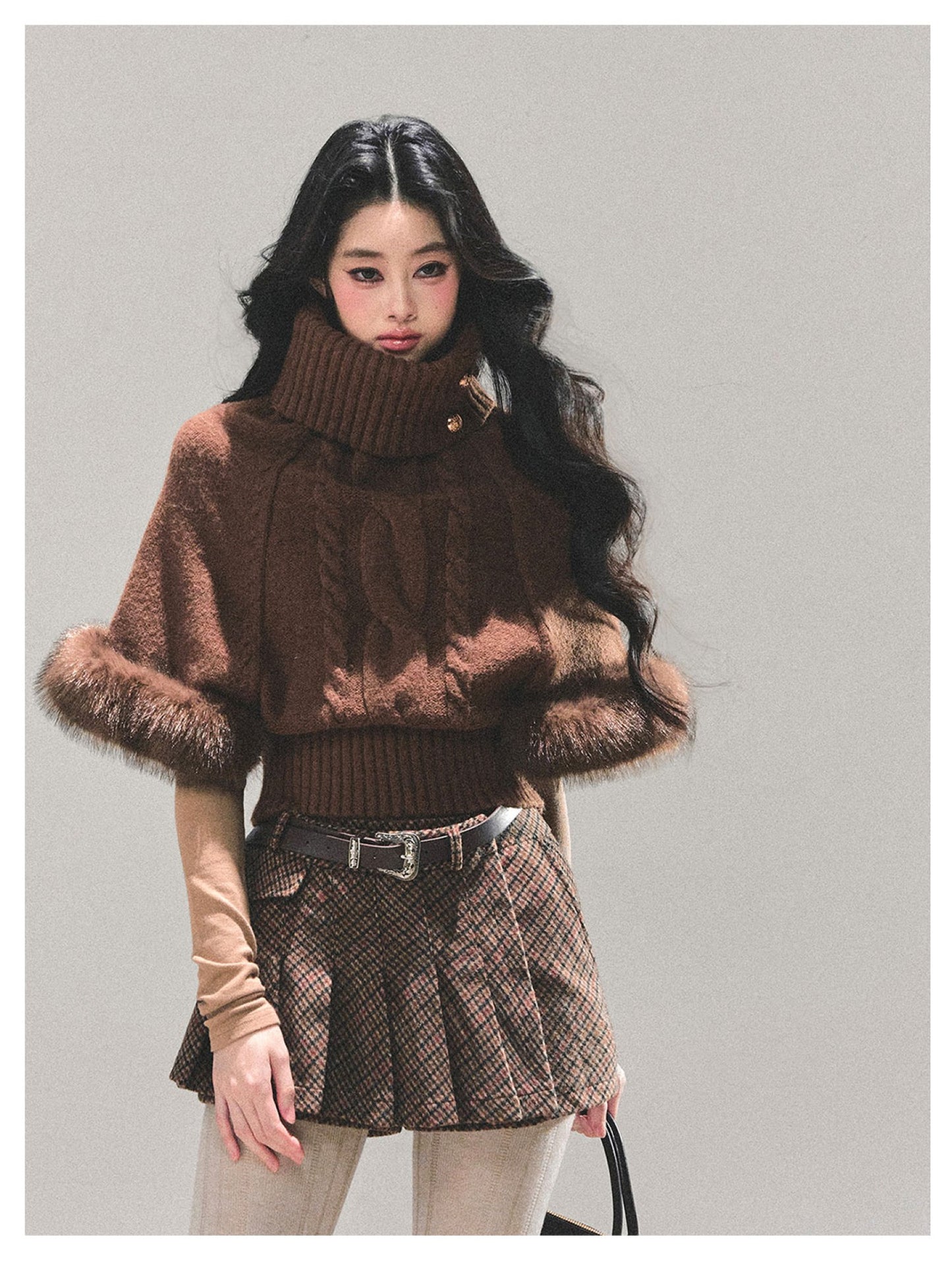 少也眼 “Only She Remains Awake" Brown Mohair High-Neck Knit Sweater (with detachable faux fur)