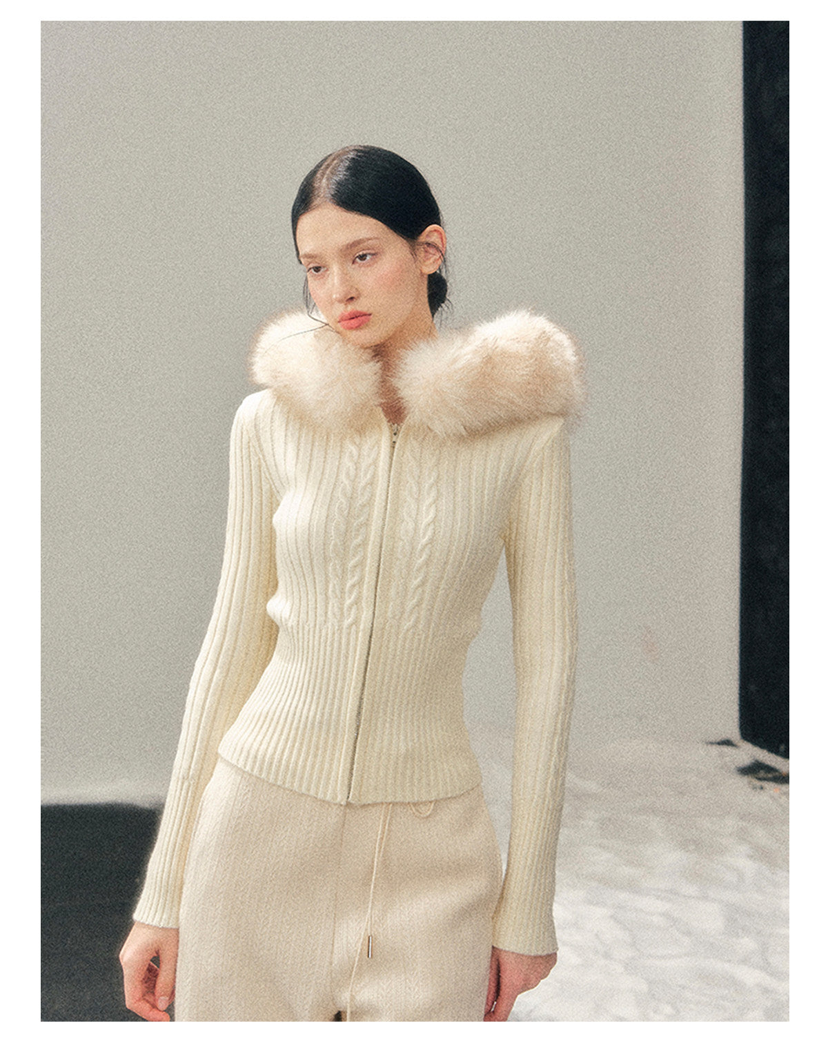 少也眼 “Sunset’s Soft Trace” Milk-Apricot Hooded Cable-Knit Zip-Up Jacket