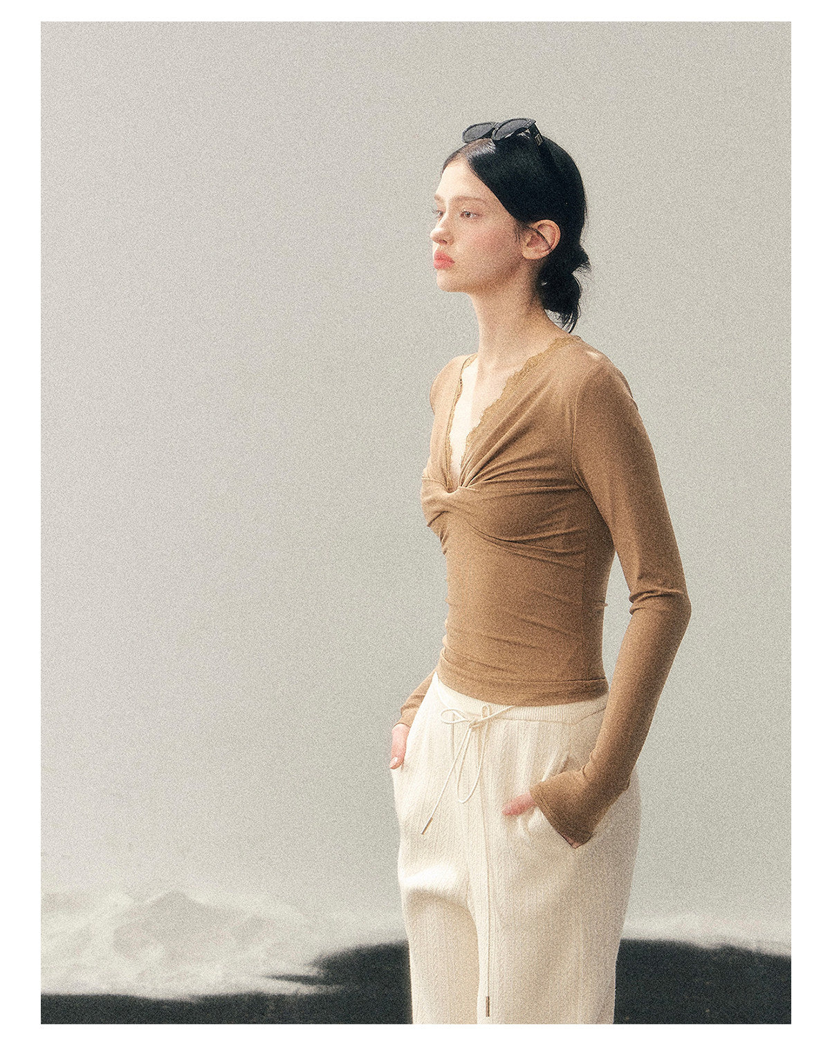 少也眼 “Vintage White Moonlight” Lace V-Neck Long Sleeve Slim Fit Top - Coffee Brown