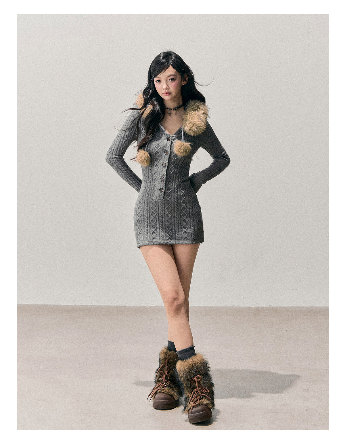 少也眼 “She Arrives Like Duskfall” Rib-Knit Bodycon Dress with Detachable Fur Collar 68485