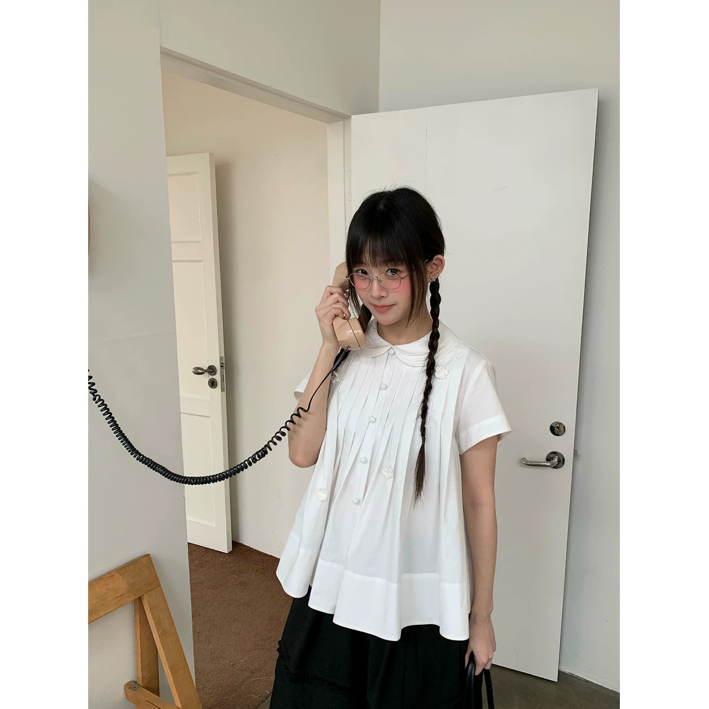 "Hyacinth Letter" White Cotton Peter Pan Collar Pleated Blouse