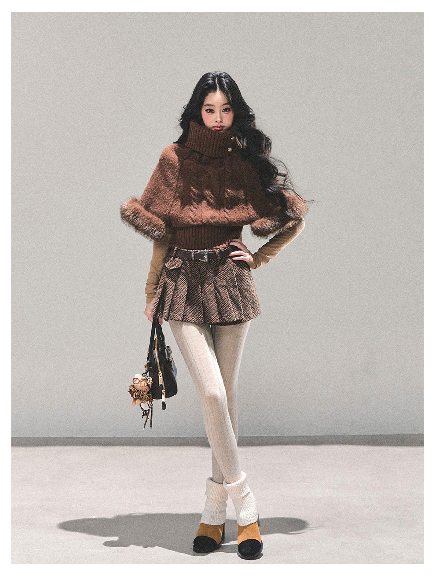 少也眼 “Only She Remains Awake" Brown Mohair High-Neck Knit Sweater (with detachable faux fur)