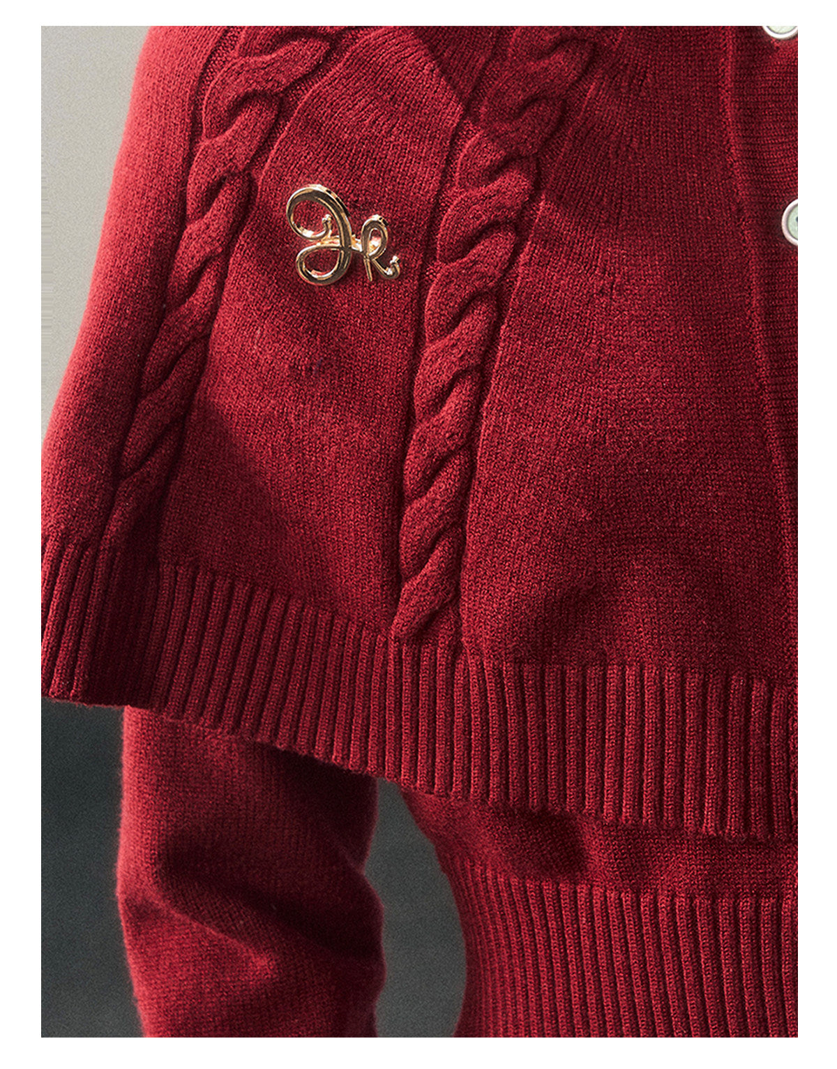 少也眼 "Miss Daisy" American Cable Knit Cape Sweater in Falu Red