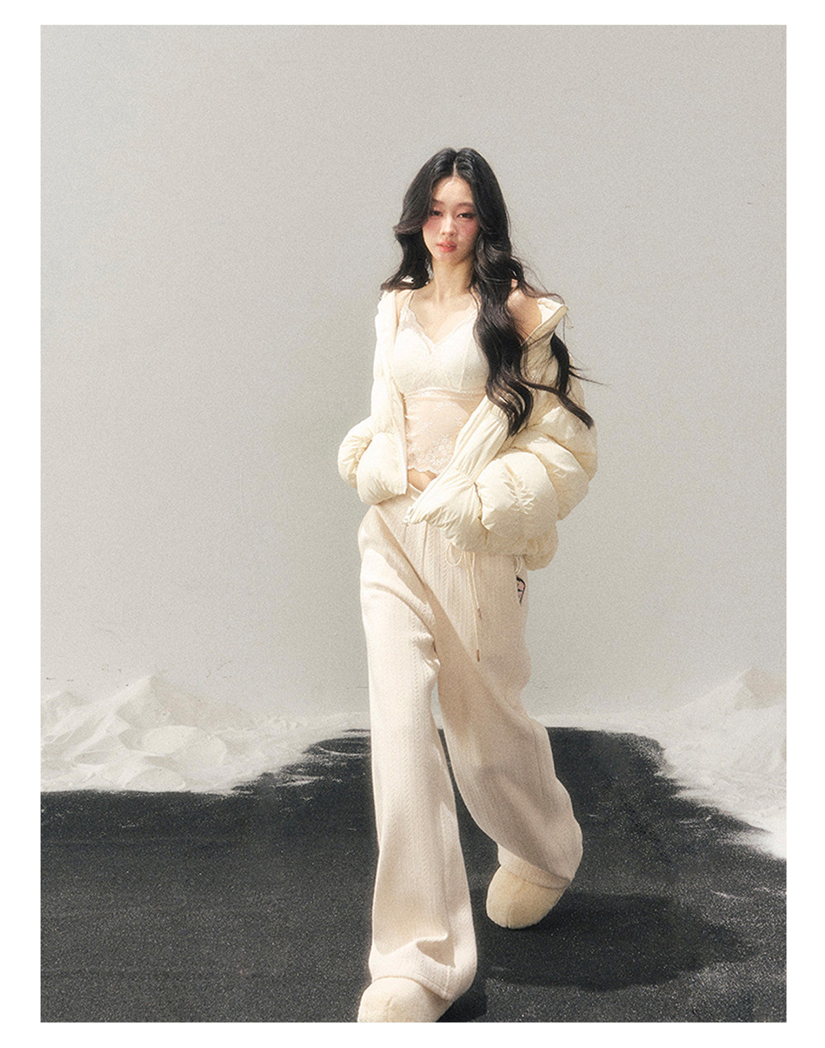 181225 “She Gazes at the Snow” White Duck Down Cropped Jacket - Milky Apricot White