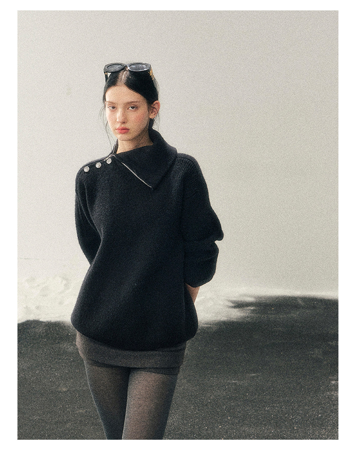 少也眼 "Dark Undertow in Zero Gravity" High-Neck Structured Knit Top