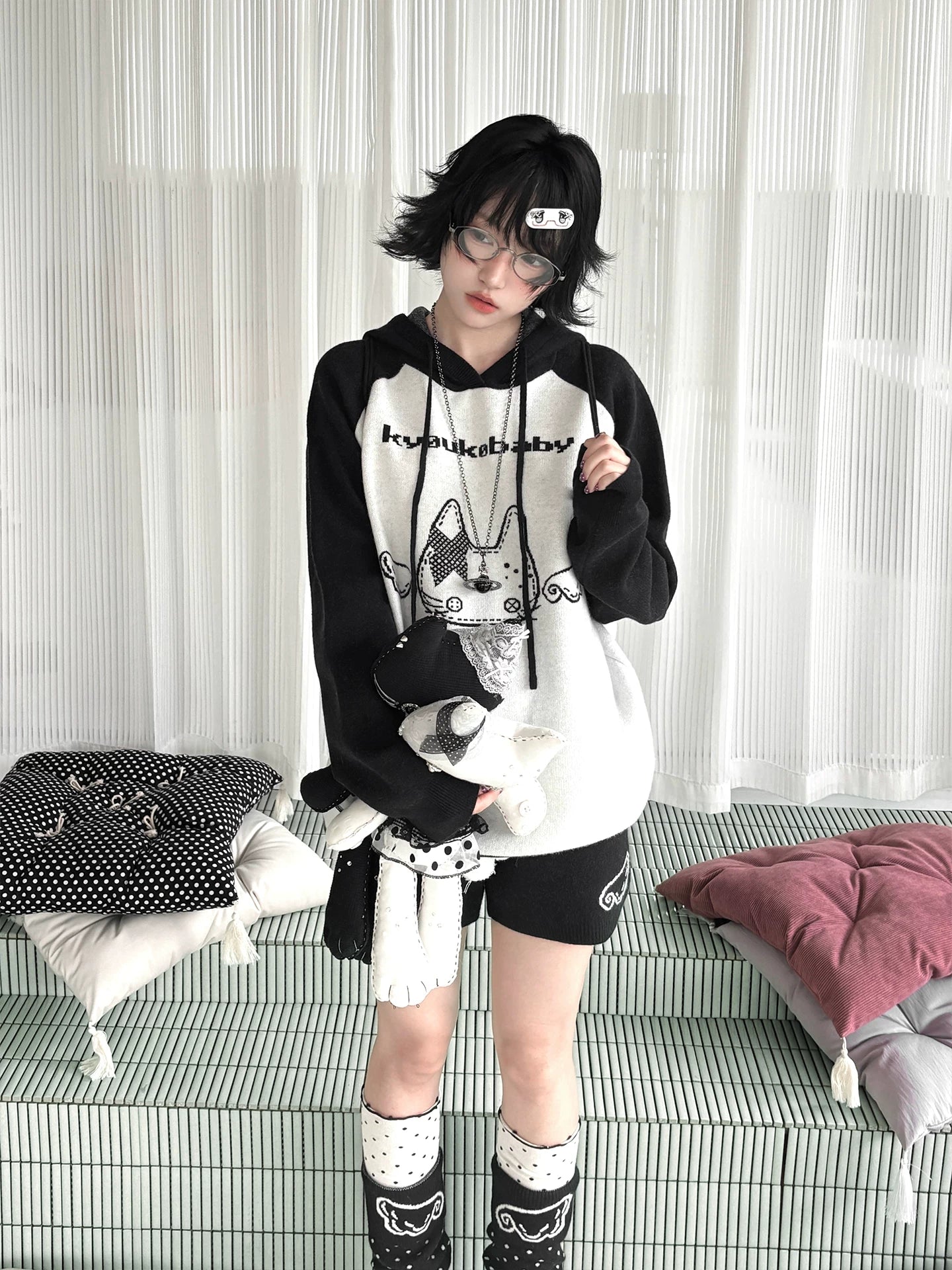 Angel Wing Details Printed Oversized Knit Hoodie & Shorts Set