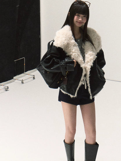 OAKMOO/ "A Night Under the Osmanthus Tree" Rich Black Lambswool-Trimmed Cropped Leather Jacket (Rich Black / Hazel Khaki)