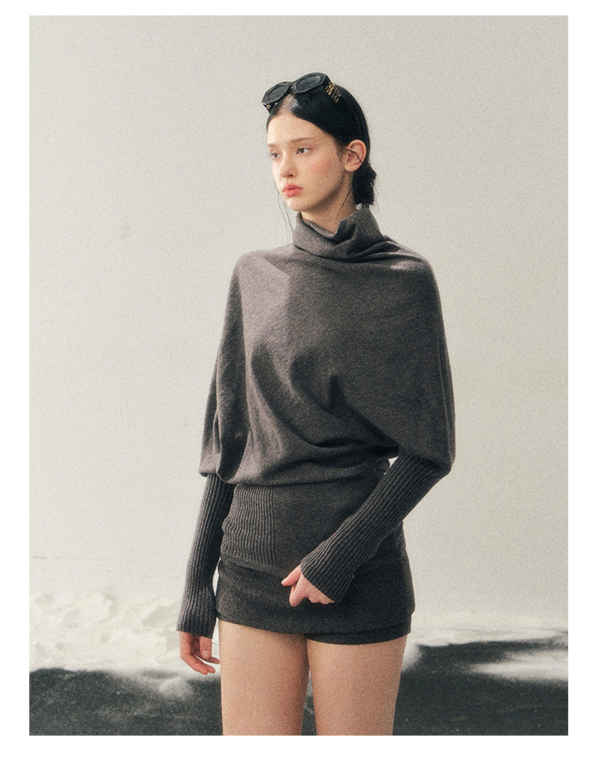 少也眼 "Ember at Dusk" High-Neck Cozy Knit Top – Smart Gray