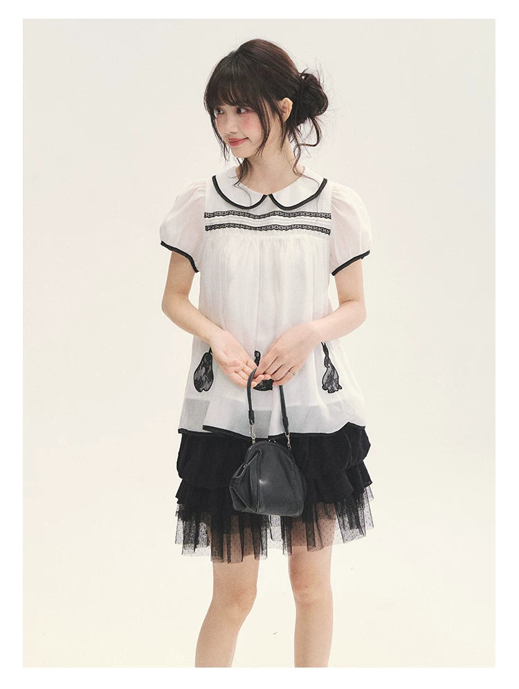 "Antique Dollhouse" Lace Appliqué Peter Pan Collar Puff Sleeve Blouse (Ivory White/ Still Blue)