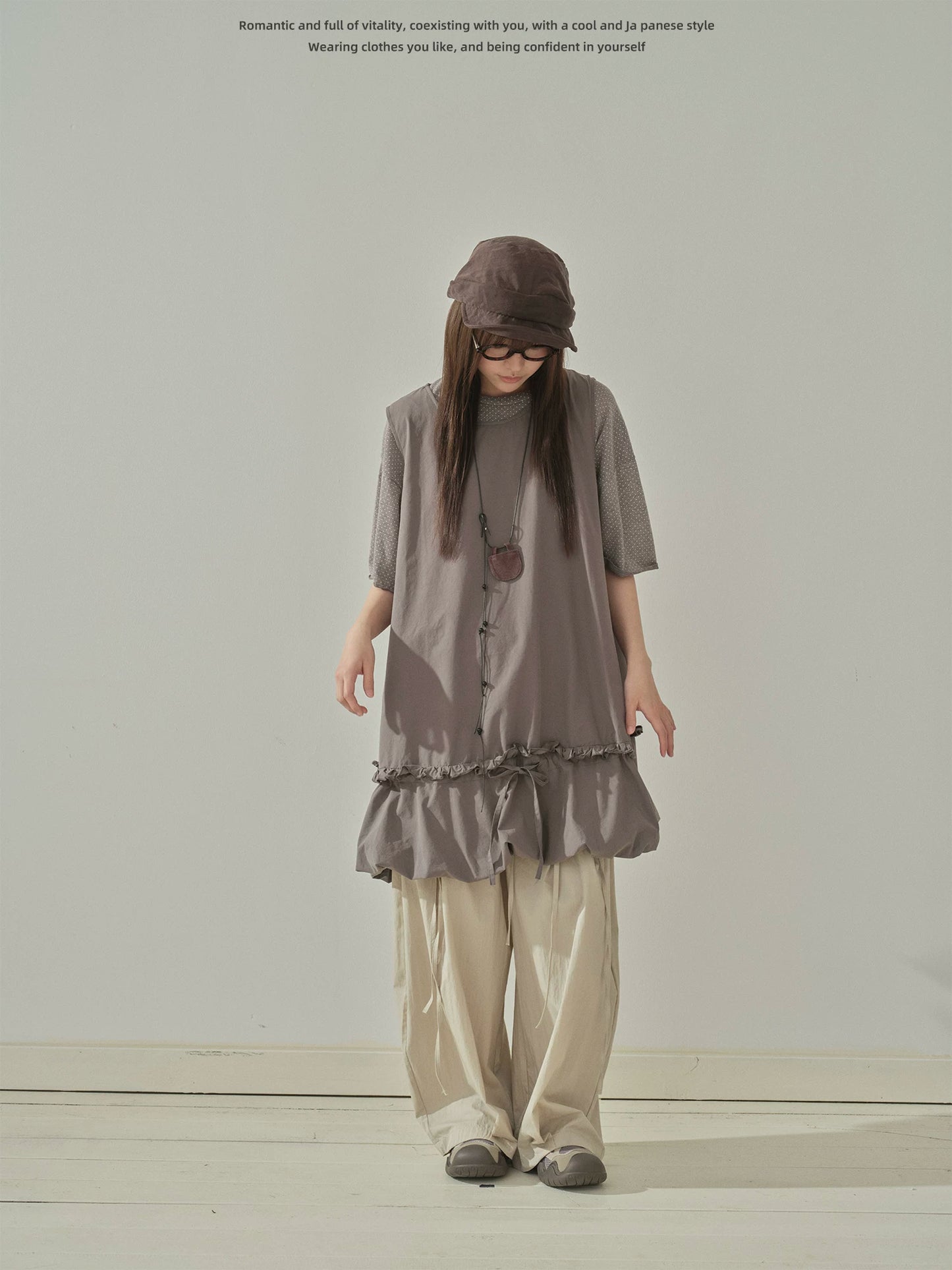 "Quiet Dots" Polka Dot Linen Blend T-Shirt (White / Coffee Gray)