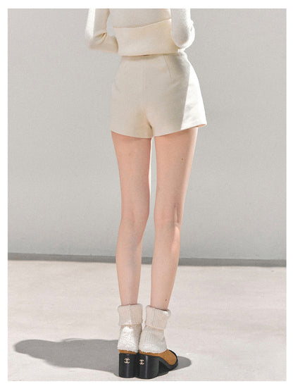 少也眼 “Through Her Dreamscape" Beige Shorts