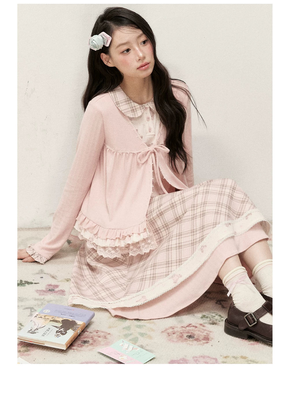 [RF] Vintage-Inspired Gingham Check Two-Piece Set with V-Neck Top and Pleated Skirt