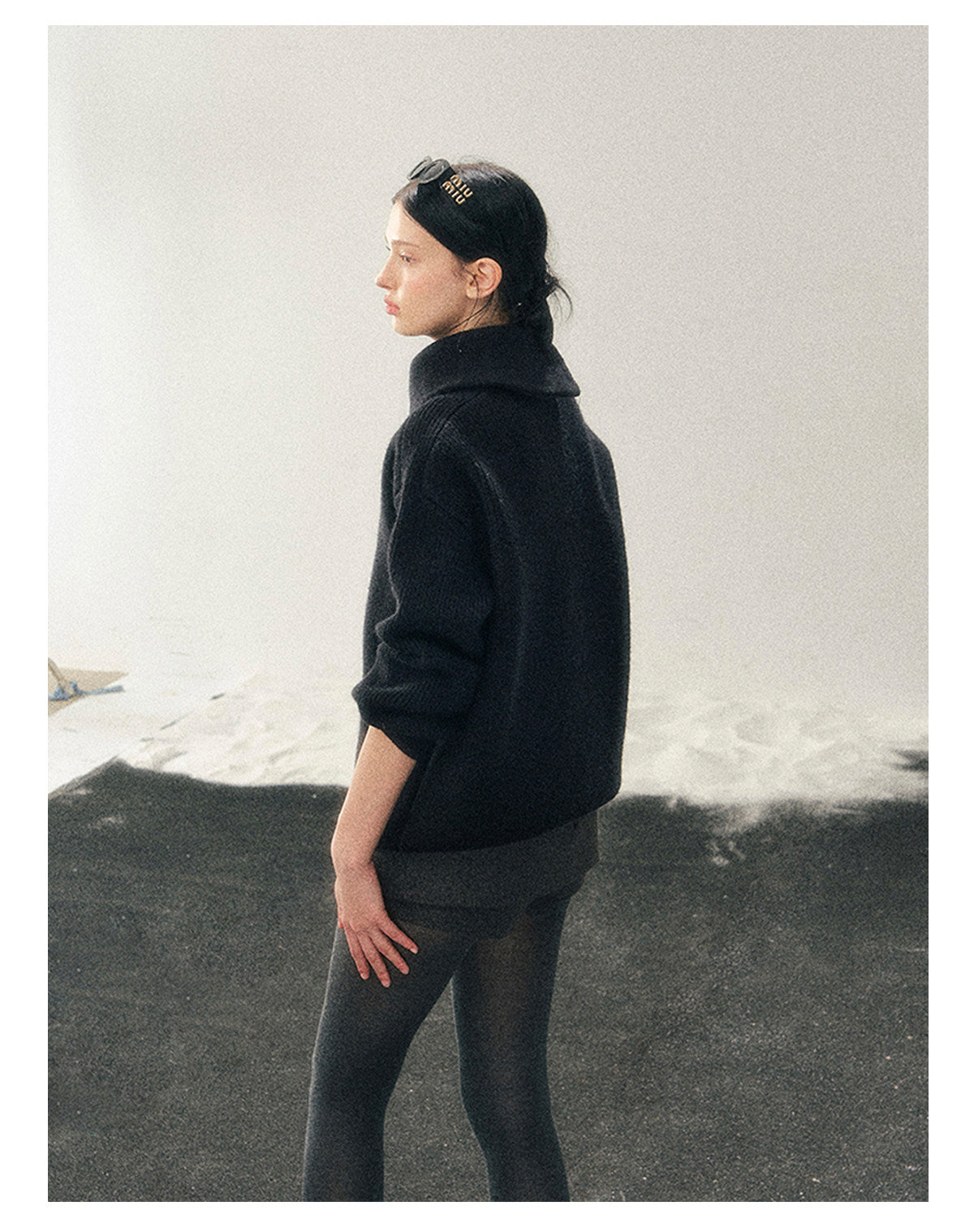 少也眼 "Dark Undertow in Zero Gravity" High-Neck Structured Knit Top