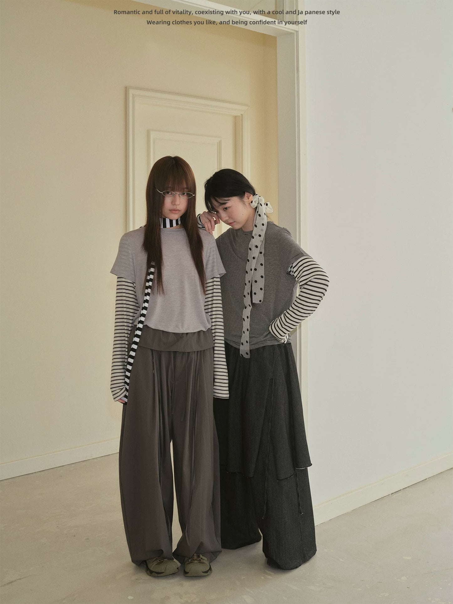 "Lazy Echo" Layered Stripe Long Sleeve Knit T-Shirt (Black Stripe / Gray Stripe)