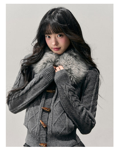 少也眼 “She Turns to Smoke” Korean-Style Knit Cardigan with Faux-Fur Collar