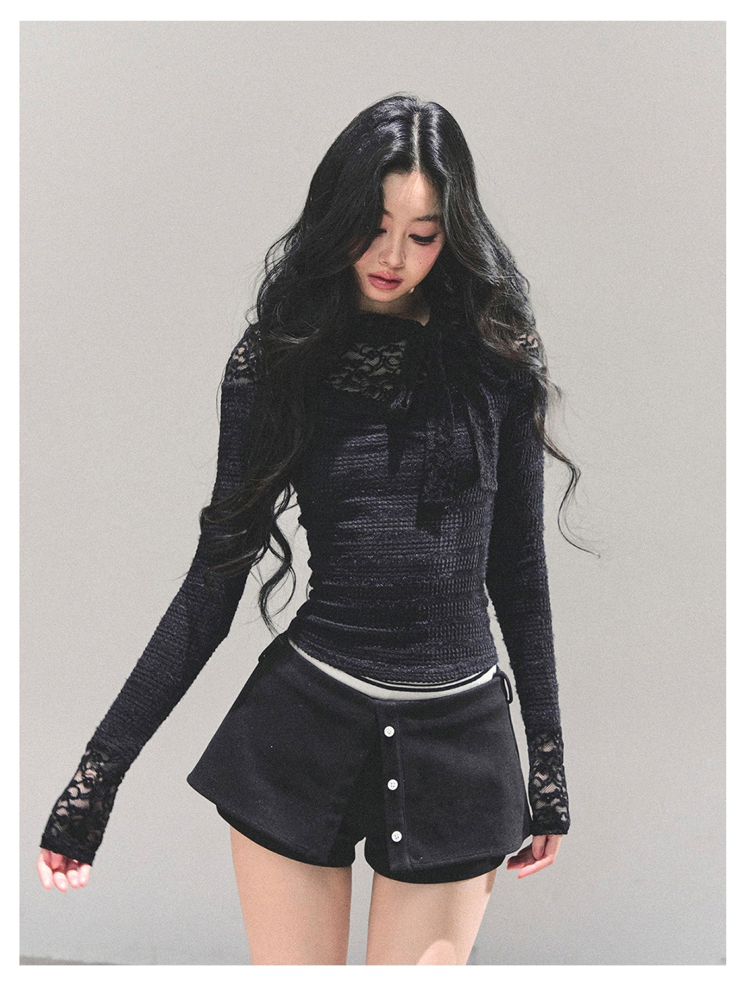 少也眼 “Monochrome Whispers" Lace Long-Sleeve Top - Black