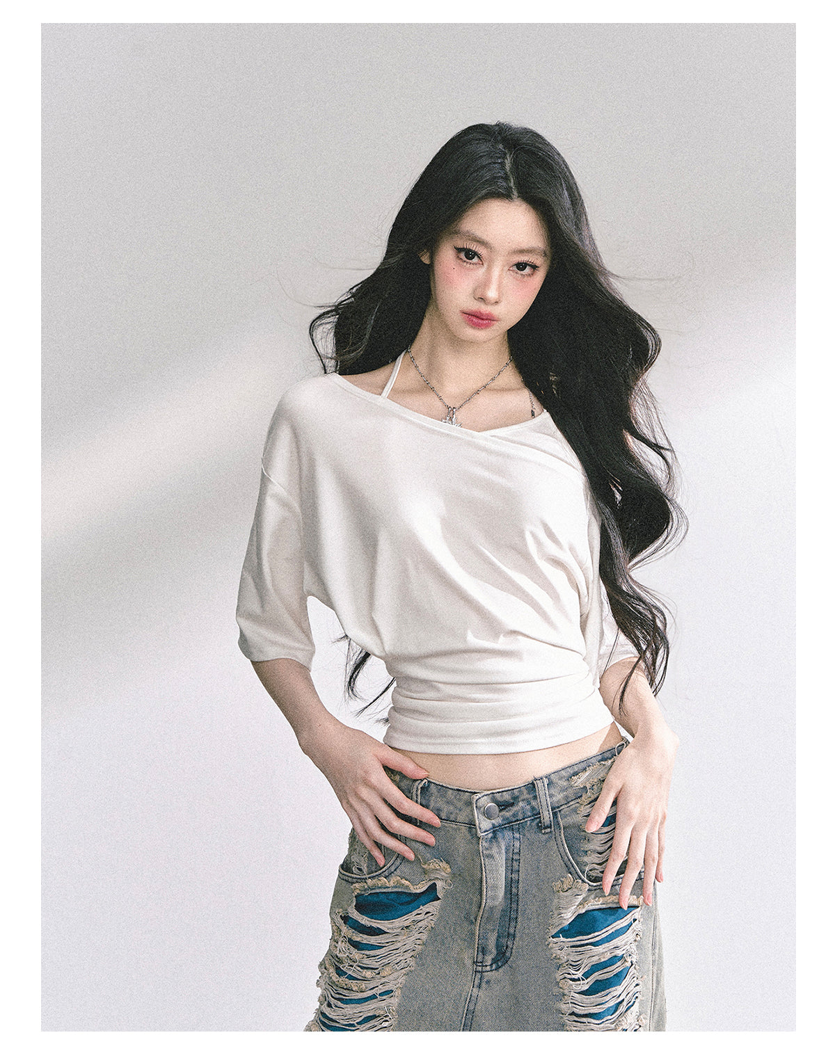 少也眼 “Smart Relax” Asymmetric Halter Short Tee - White