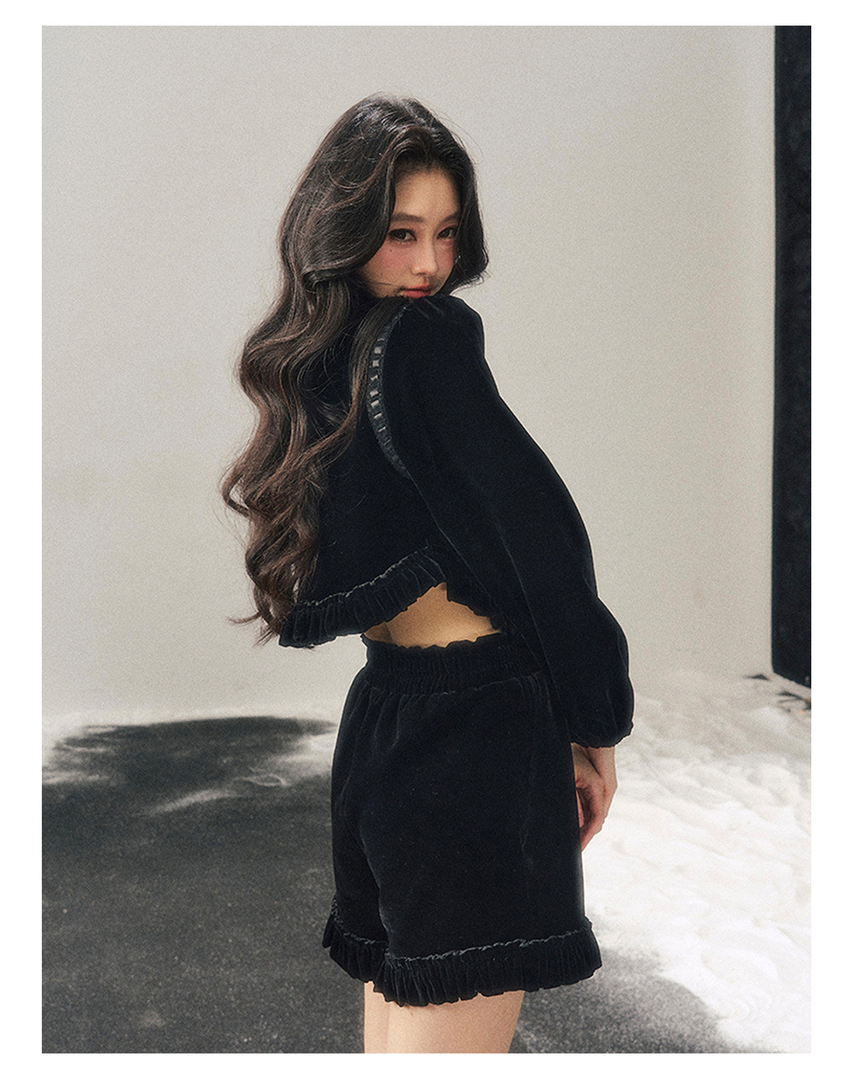 少也眼 “The Seventh Nocturne” Black Velvet French-Style Jacket & Shorts Set