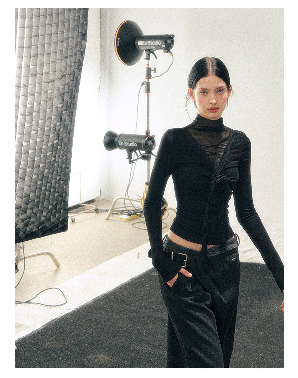 少也眼 “Vanishing Curve” Sheer Lace Turtleneck Base Top - Black
