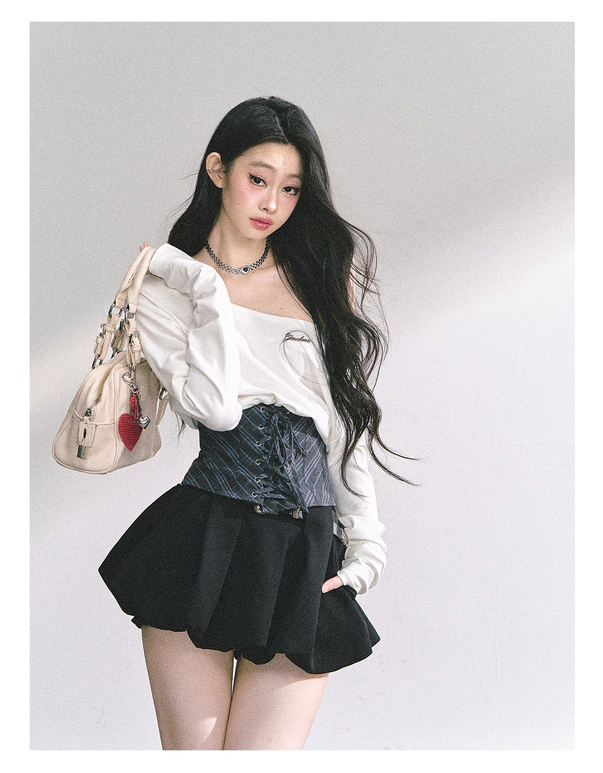 少也眼 "Ivy Academy" Asymmetric Off-Shoulder Long-Sleeve Tee