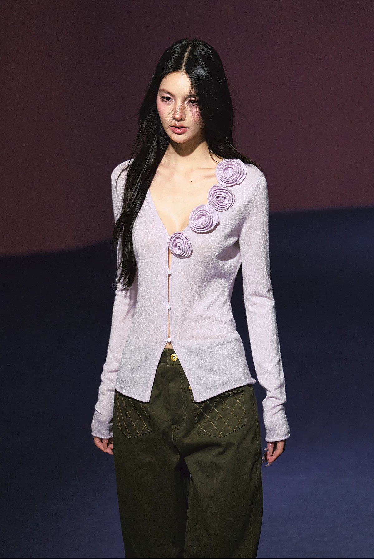 3D Rose Contrast V-Neck Shimmer Knit Cardigan (White/ Light Lavender)