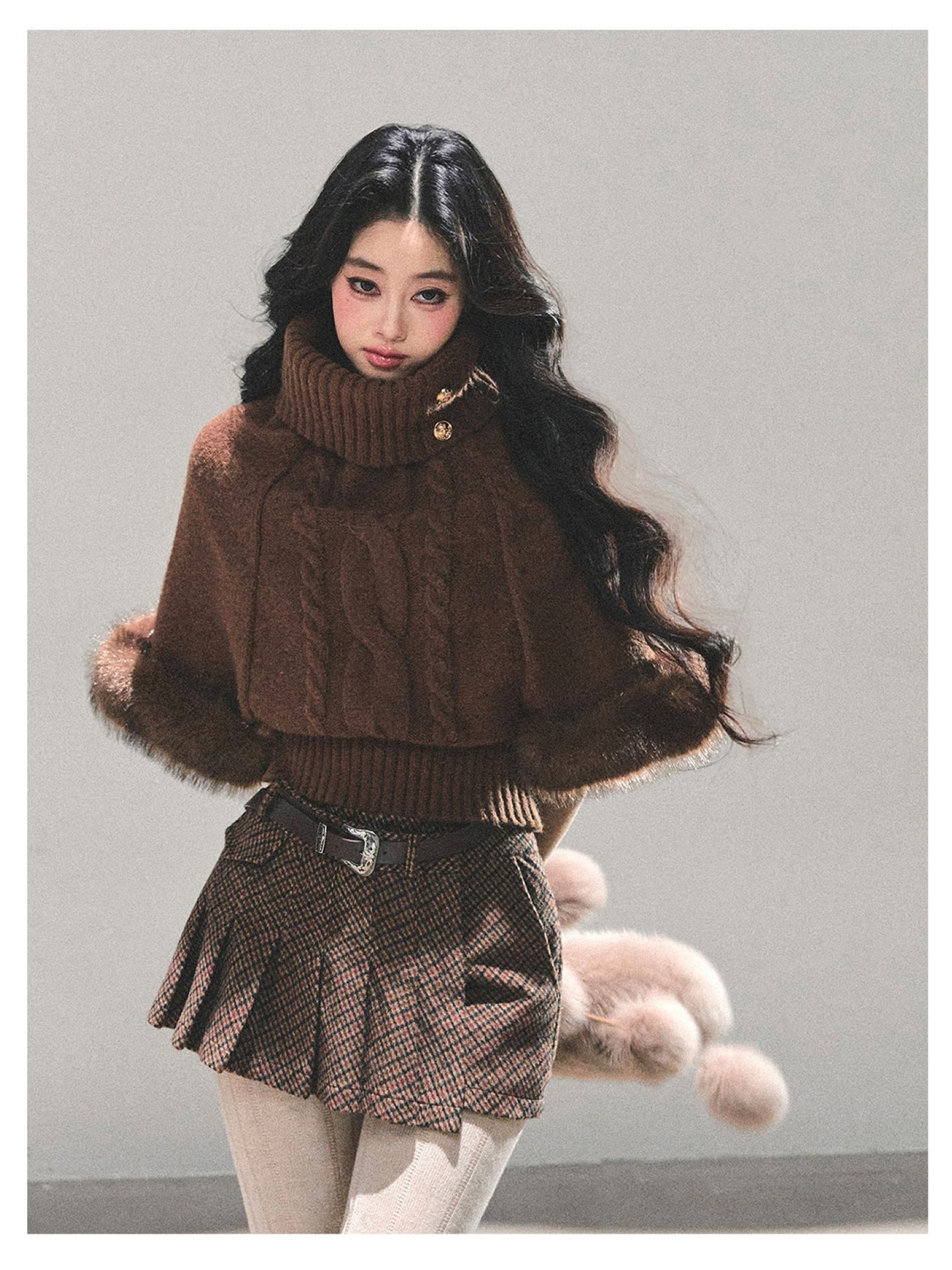 少也眼 “Only She Remains Awake" Brown Mohair High-Neck Knit Sweater (with detachable faux fur)