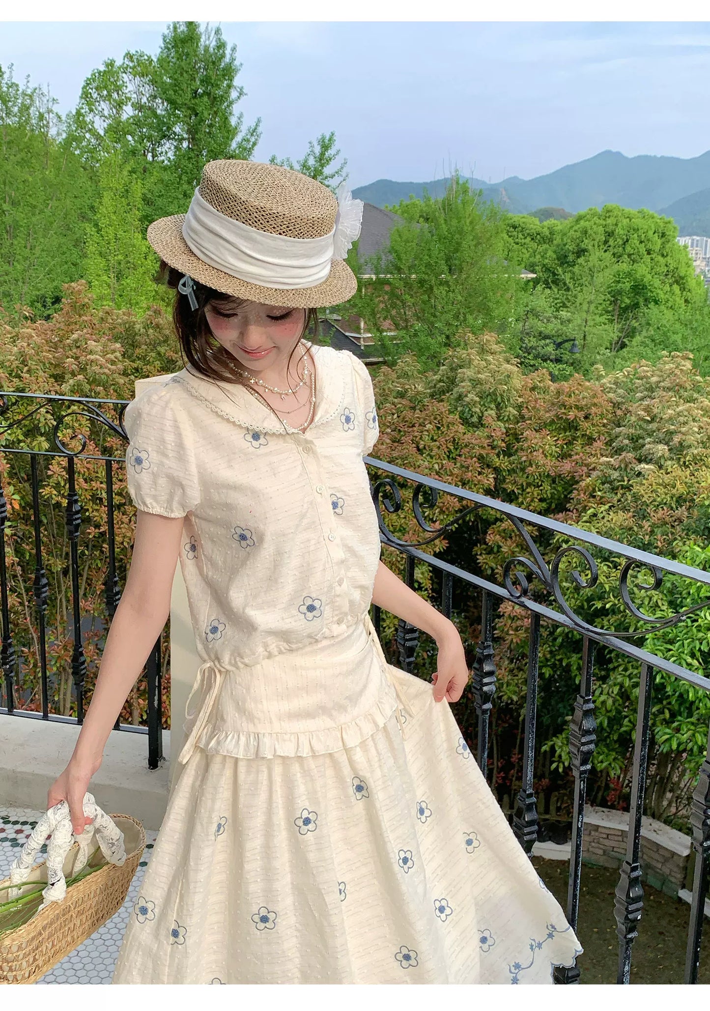“Flower Sugar Soufflé” Cream Floral Embroidered Skirt Set