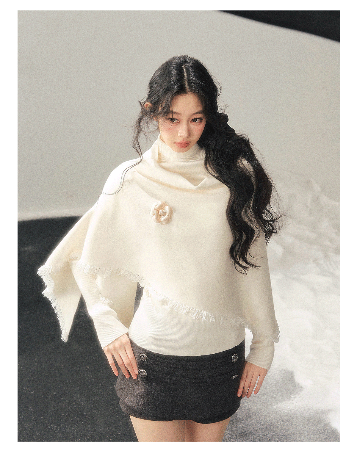 少也眼 "Speechless Under the Full Moon" Camellia White French Turtleneck Knit & Shawl Set