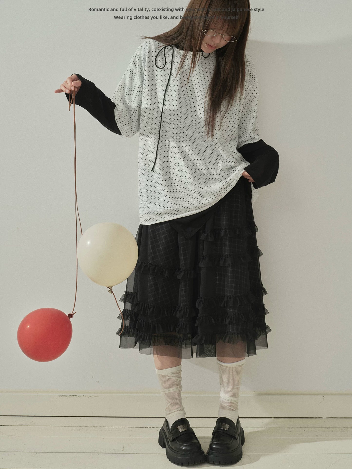 "Quiet Dots" Polka Dot Linen Blend T-Shirt (White / Coffee Gray)