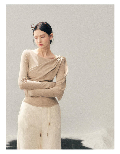少也眼 “She Is Lighter Than the Wind” Streamer-Neck Top - Oatmeal