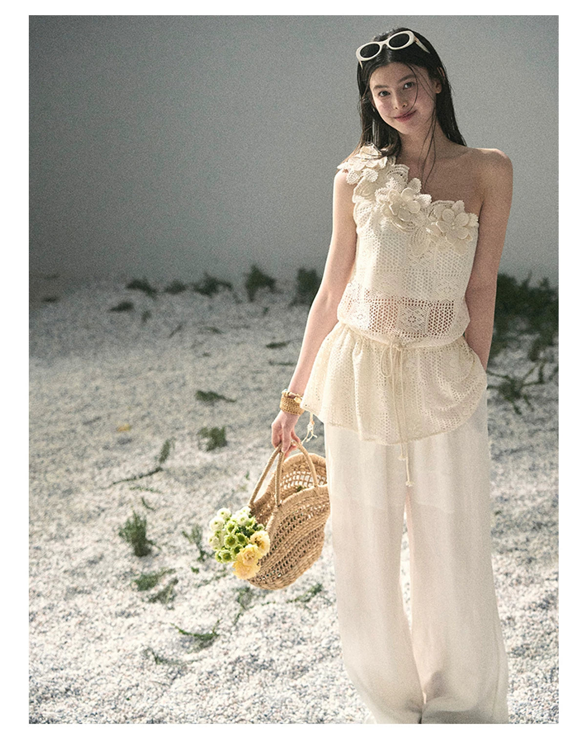 “Petals Carried by the Breeze” Dutch Cream Floral One-Shoulder Cutout Top 453543