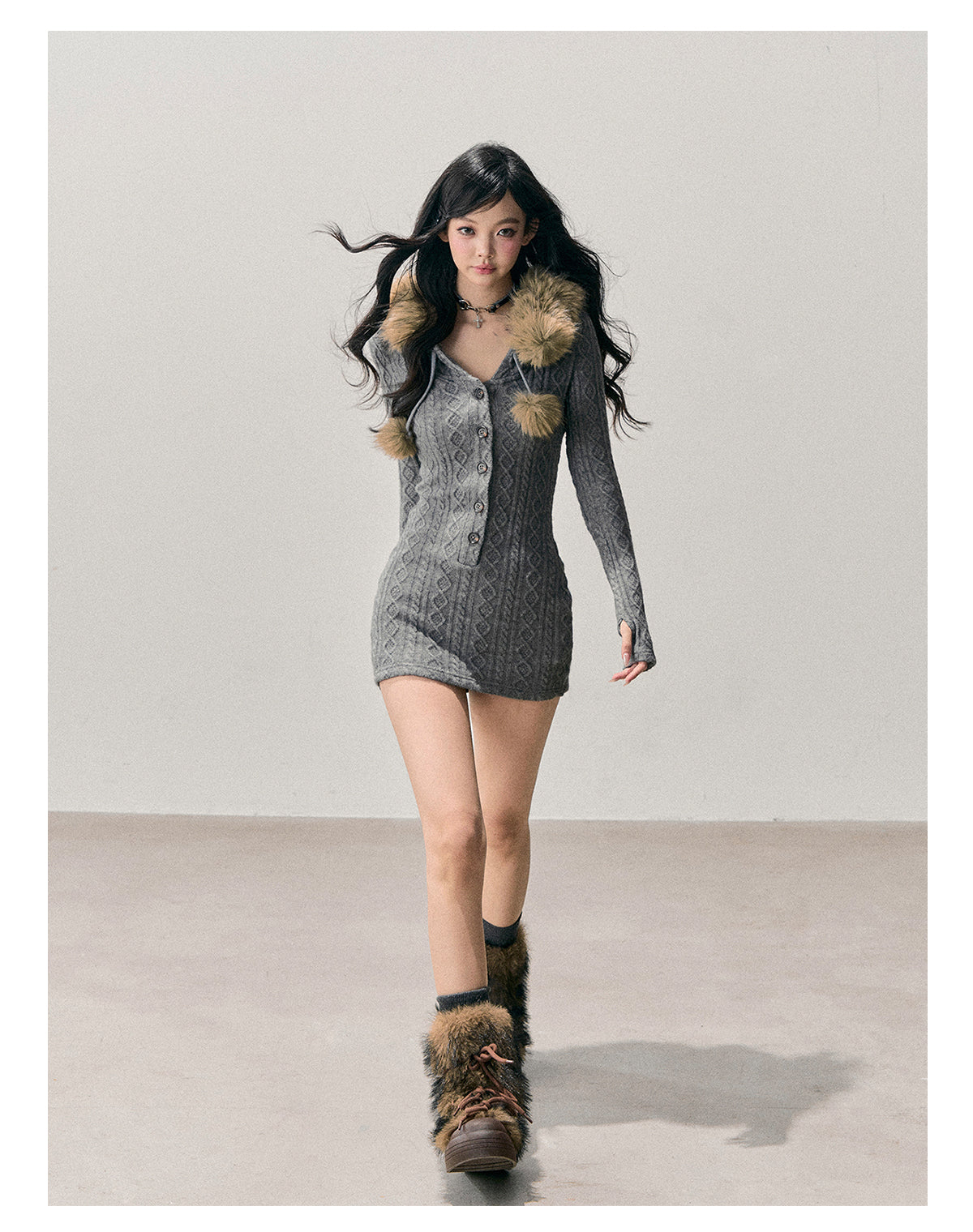 少也眼 “She Arrives Like Duskfall” Rib-Knit Bodycon Dress with Detachable Fur Collar 68485