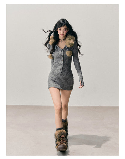 少也眼 “She Arrives Like Duskfall” Rib-Knit Bodycon Dress with Detachable Fur Collar 68485