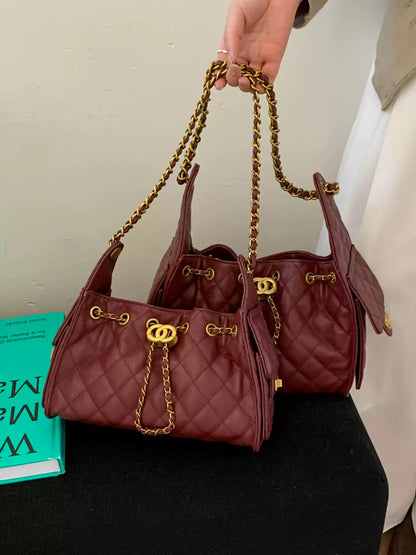“Diamond Chain” Quilted Shoulder Bag (Black / Red)