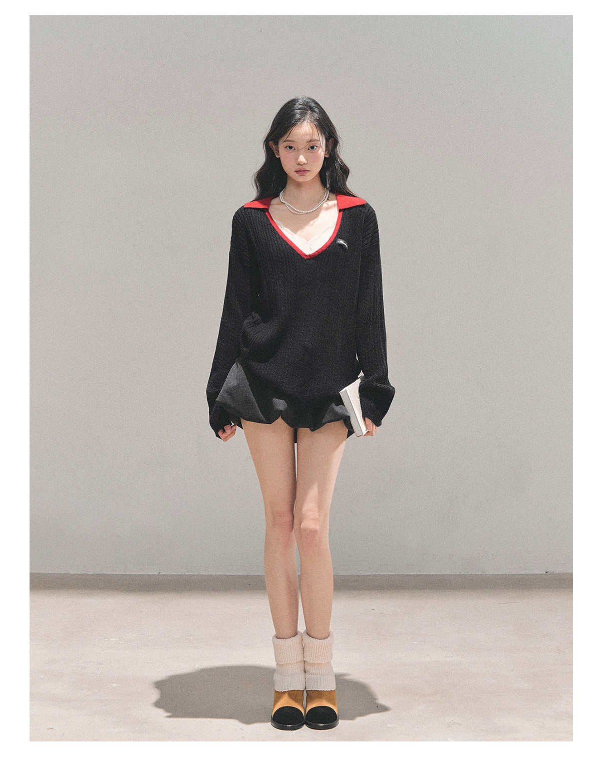 少也眼 “Before Nightfall Melts” Wool-Blend V-Neck Contrast Collar Sweater 6441568