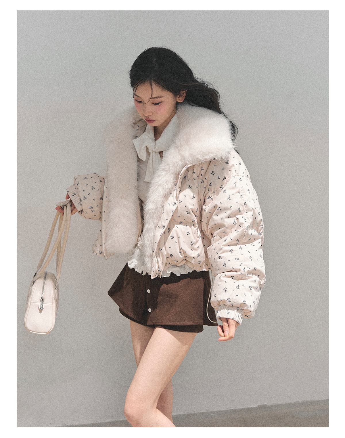 少也眼 Oatmeal Short Down Jacket with Detachable Faux-Fur Collar 784651