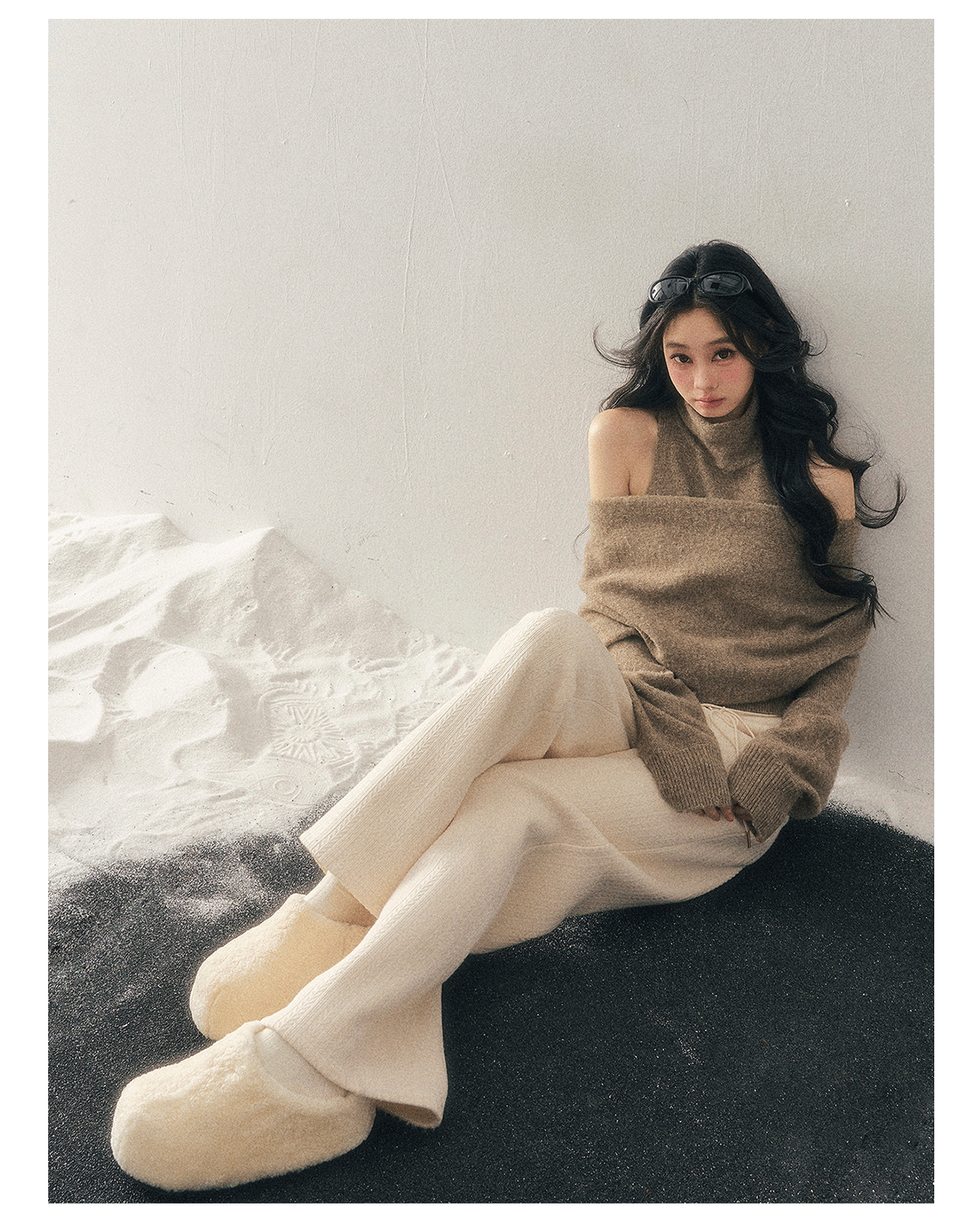 少也眼 "Echo of Sunset" Off-Shoulder Turtleneck Knit Two-Piece Set