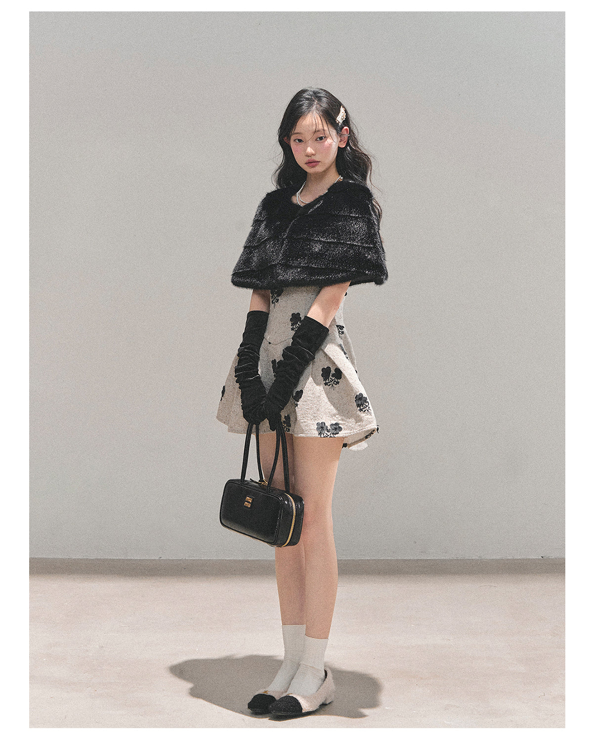 少也眼 “Whispers of Moss” Sparkle-Lined Gown with Faux-Fur Cape - Khaki/Black 6412124145