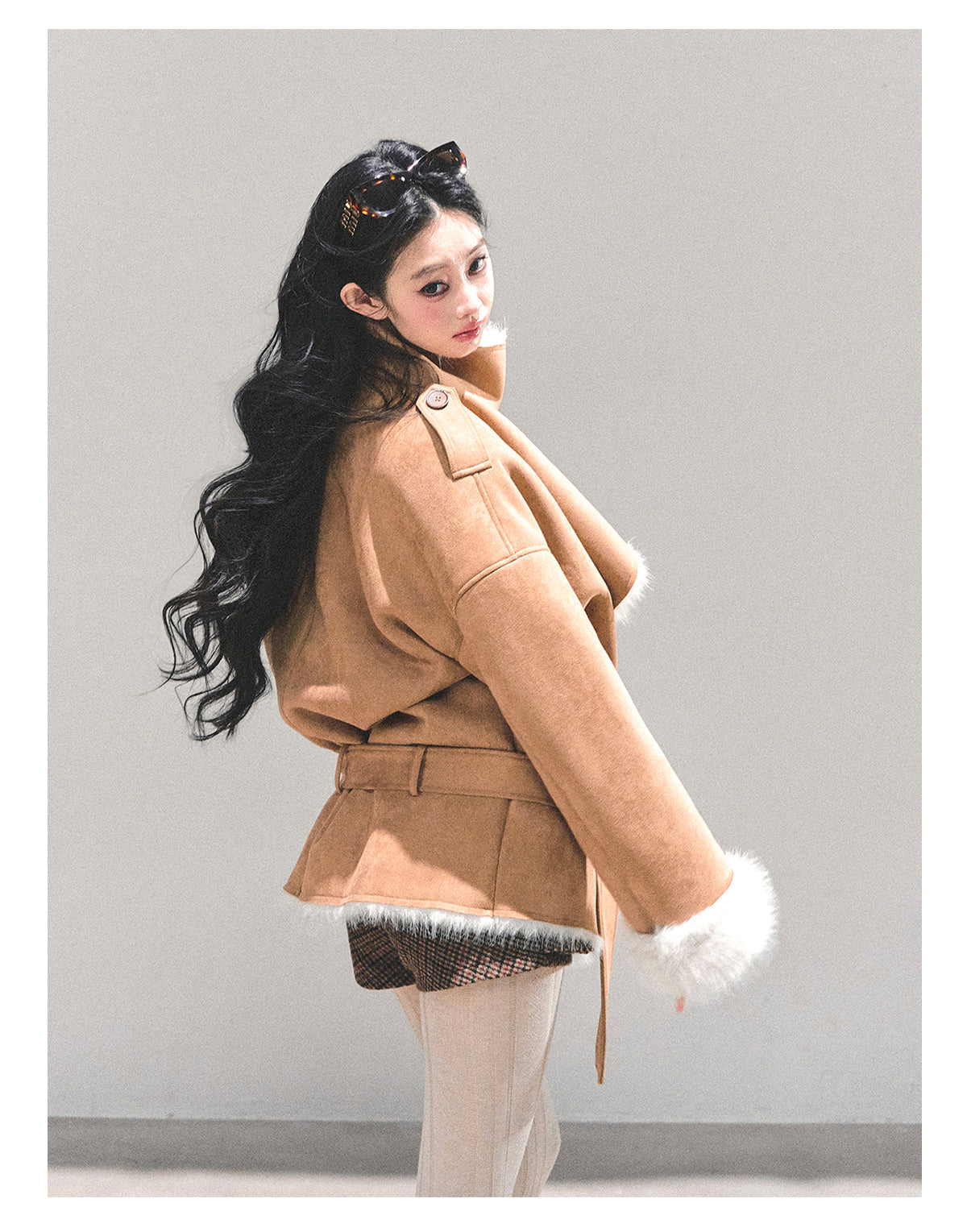 少也眼 "Monologue in the Snow" Suede Faux Shearling Jacket with Belt - Khaki 8746513