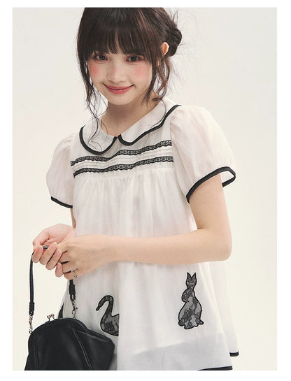 "Antique Dollhouse" Lace Appliqué Peter Pan Collar Puff Sleeve Blouse (Ivory White/ Still Blue)