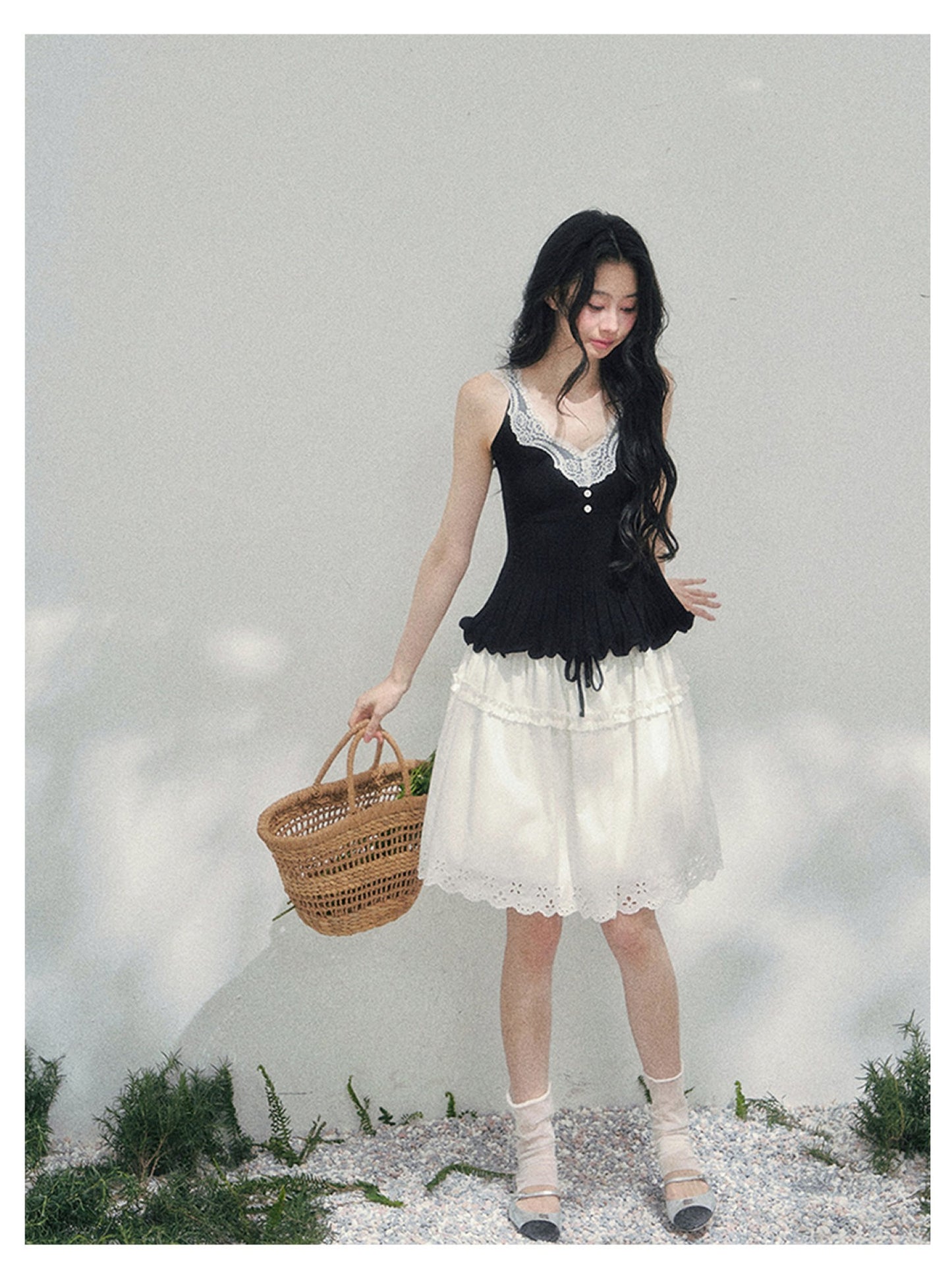 少也眼 “Lace in Between” French Knit V-Neck Two-Piece Set 55447