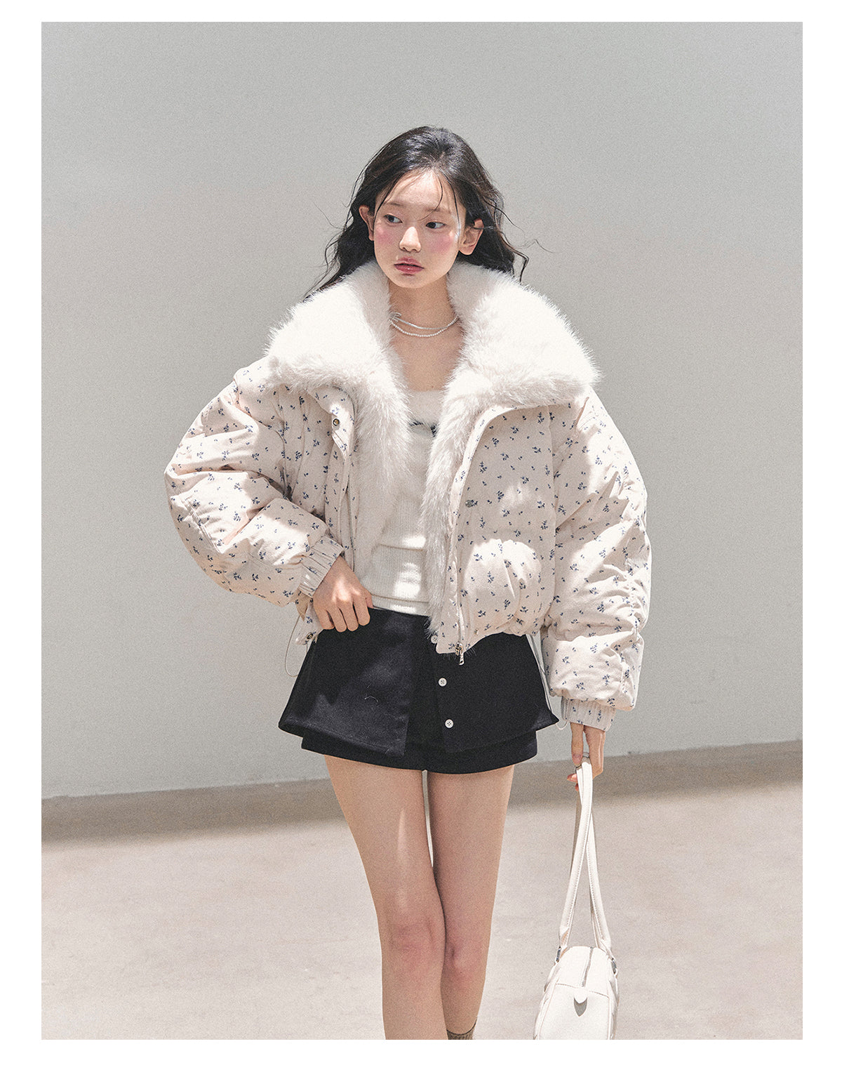 少也眼 Oatmeal Short Down Jacket with Detachable Faux-Fur Collar 784651